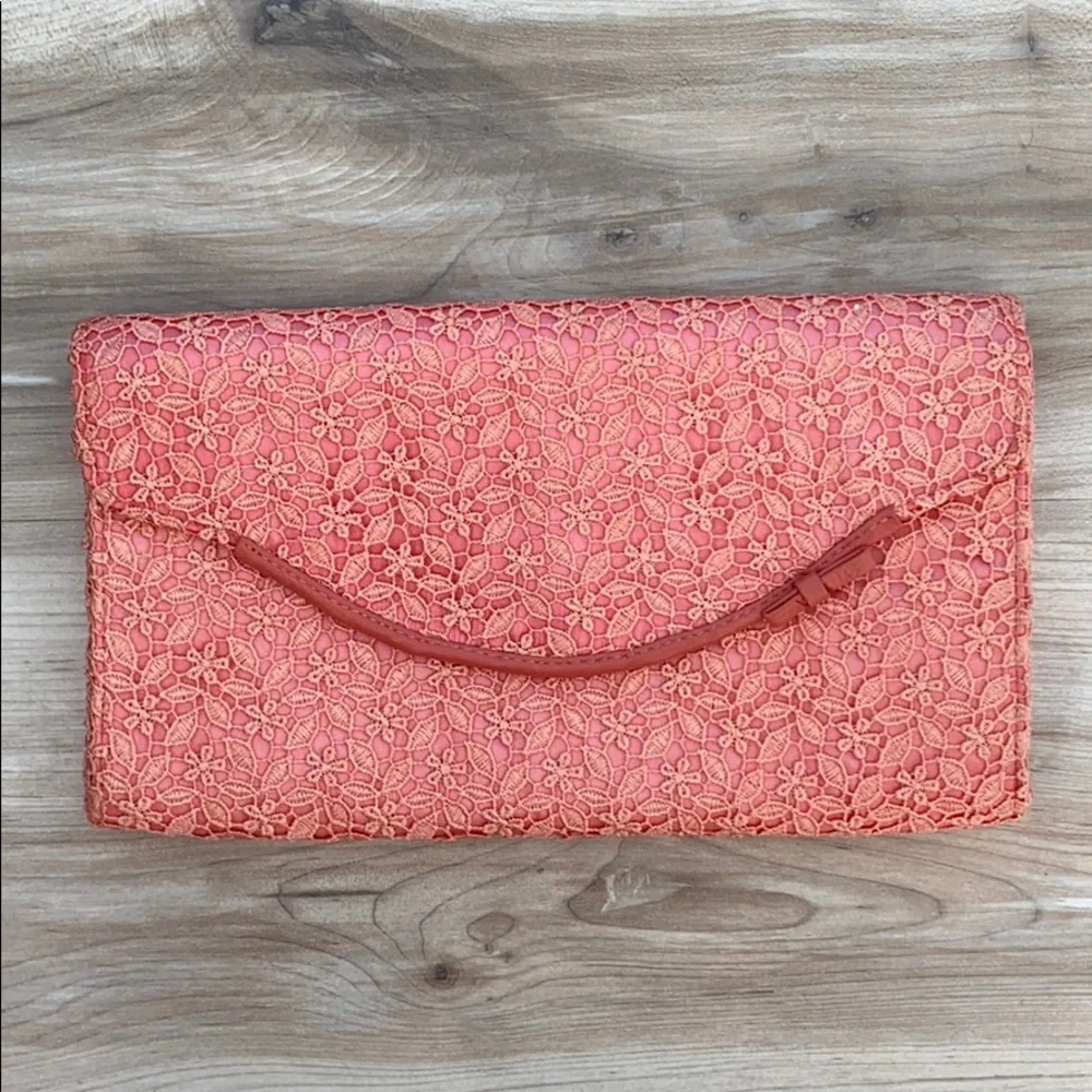 ❤️ Banana Republic Leather Lace Clutch